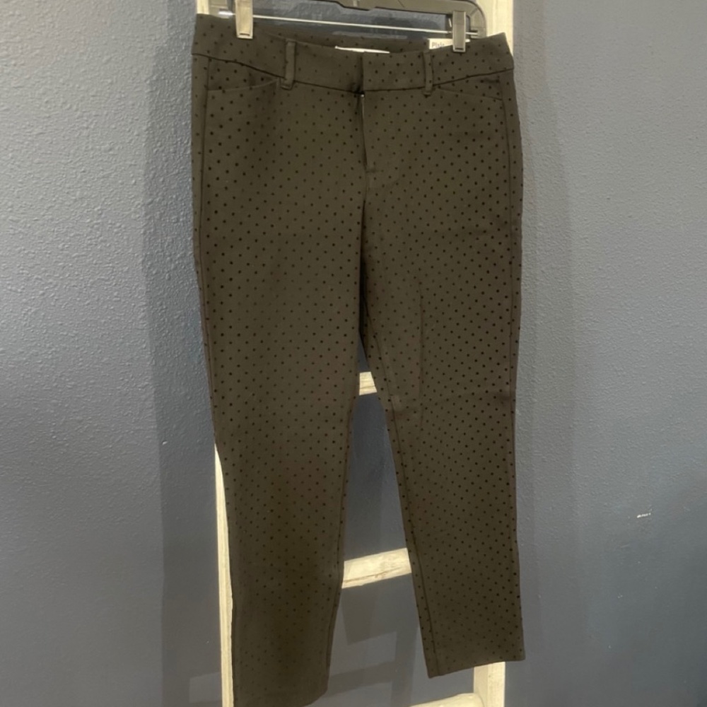 NEW - Old Navy pixie ankle pant, black with black velvet dots
